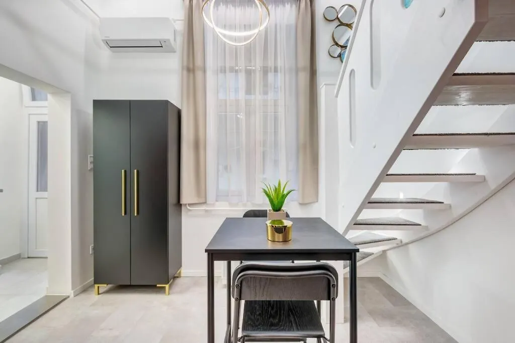 Ferienwohnung Modern Luxe Retreat Budapest Apartment